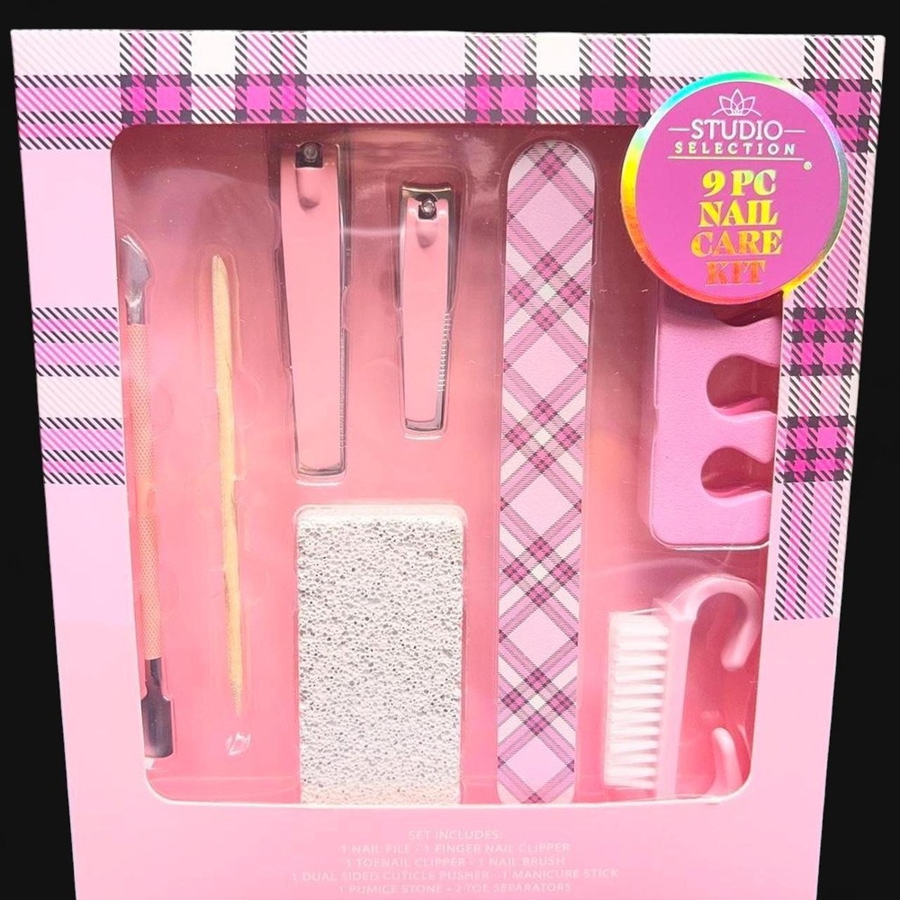 Studio Selection 9 Piece Nail Care Kit Pink Plaid Manicure Pedicure Set New
